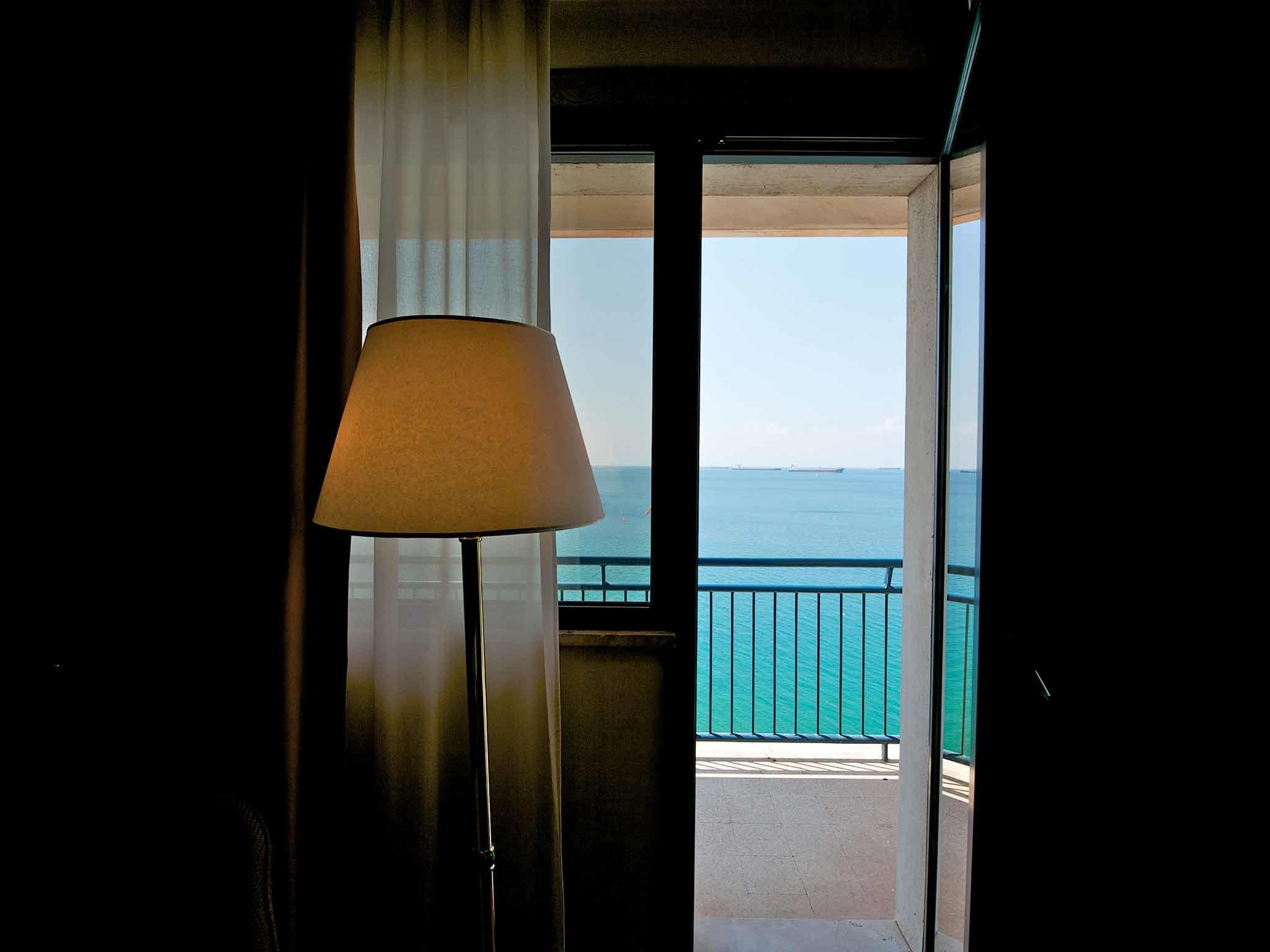 Hotel Delfino Taranto Exterior photo